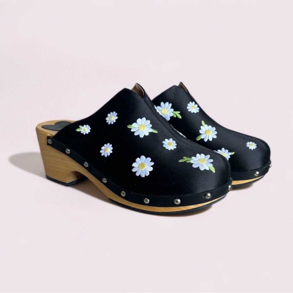 NEW Sleeper silk daisy clogs sz 42